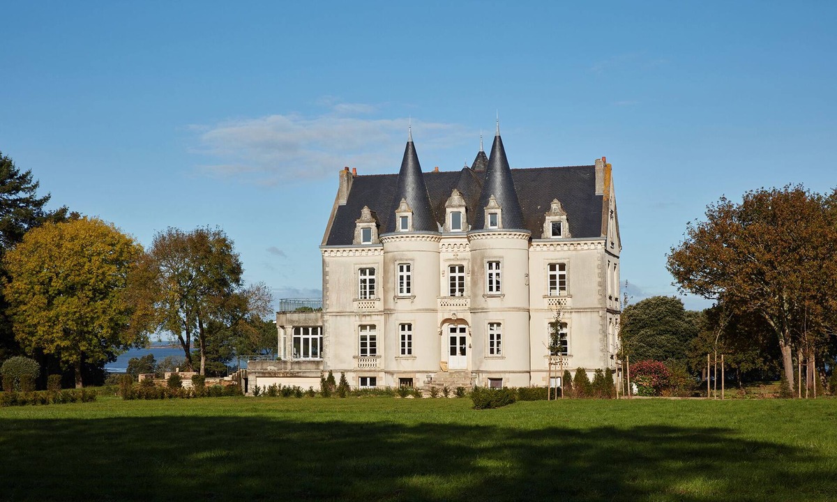 Sarzeau Other | Château de Kergeorget, Golfe du Morbihan view, 15 people