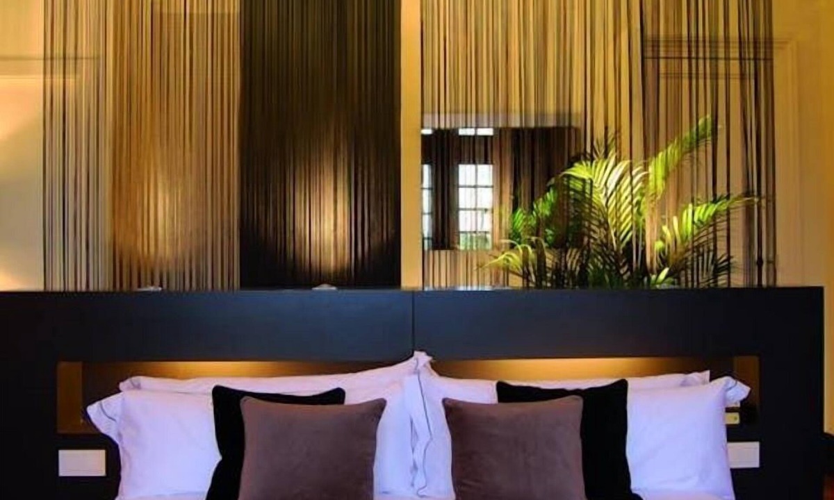 Saint-Front-de-Pradoux Hotel | Château La Thuilière