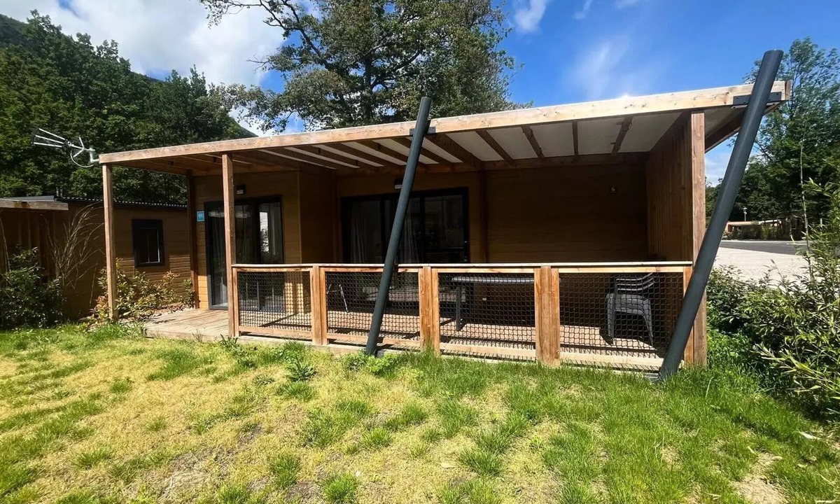 Savignac-les-Ormeaux Ski Chalet | Chalet Confort 42m² - 3 bedrooms + Covered terrace + Reversible air conditioning + TV 6 persons