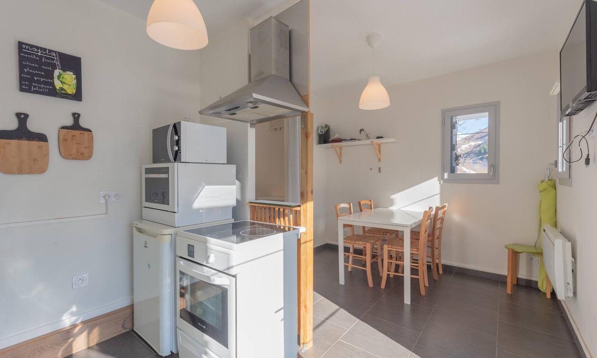Sers Ski Chalet | Chalet "De Sers" with Mountain Views, Private Terrace and Wi-Fi