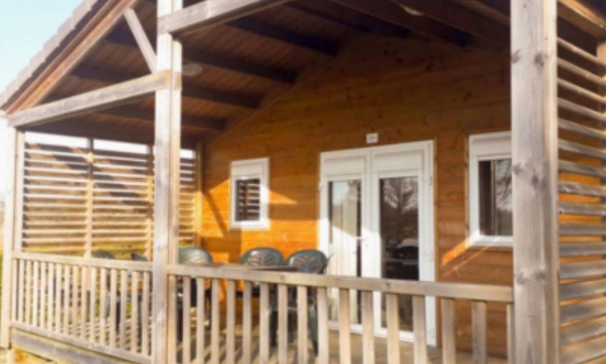 Saint-Gervais-d'Auvergne Ski Chalet | Chalet with Terrace for 6 People, 3 Bedrooms