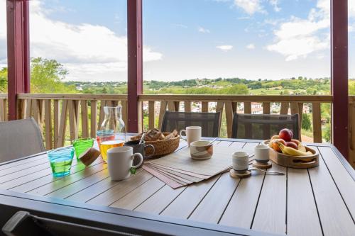 Hasparren Ski Chalet | Chalet ILUNA 2 à 6 pers chambre parentale 2sdb piscine 30 min des plages