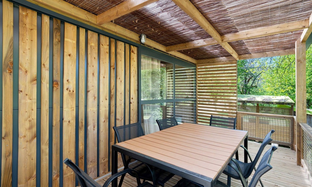 Saint-Martial-de-Nabirat Ski Chalet | Chalet 'Morea 5 Personnes' with Shared Pool, Wi-Fi and Air Conditioning
