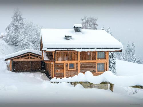 Notre-Dame-de-Bellecombe Ski Chalet | Chalet Monte Cinto - OVO Network