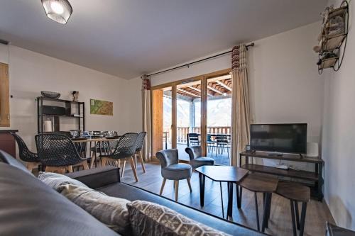 Saint-Jean-de-Maurienne Apartment | Chaleur Alpine XXL Terrace & Mountain View