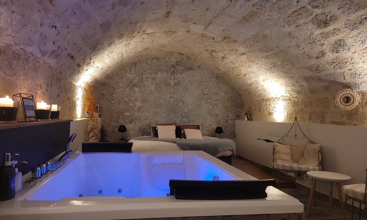 Montpezat-de-Quercy Apartment | Chambre Insolite et SPA Privatif