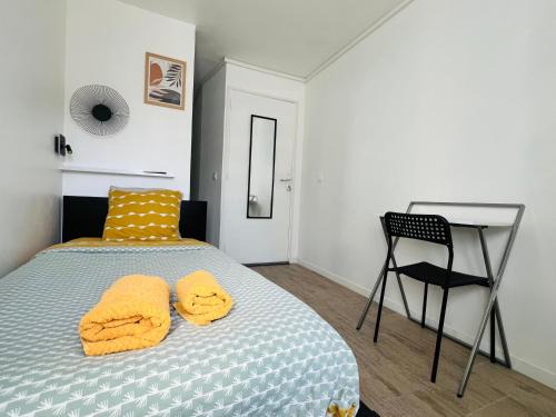 Lambezellec House | Chambre salle d'eau privée