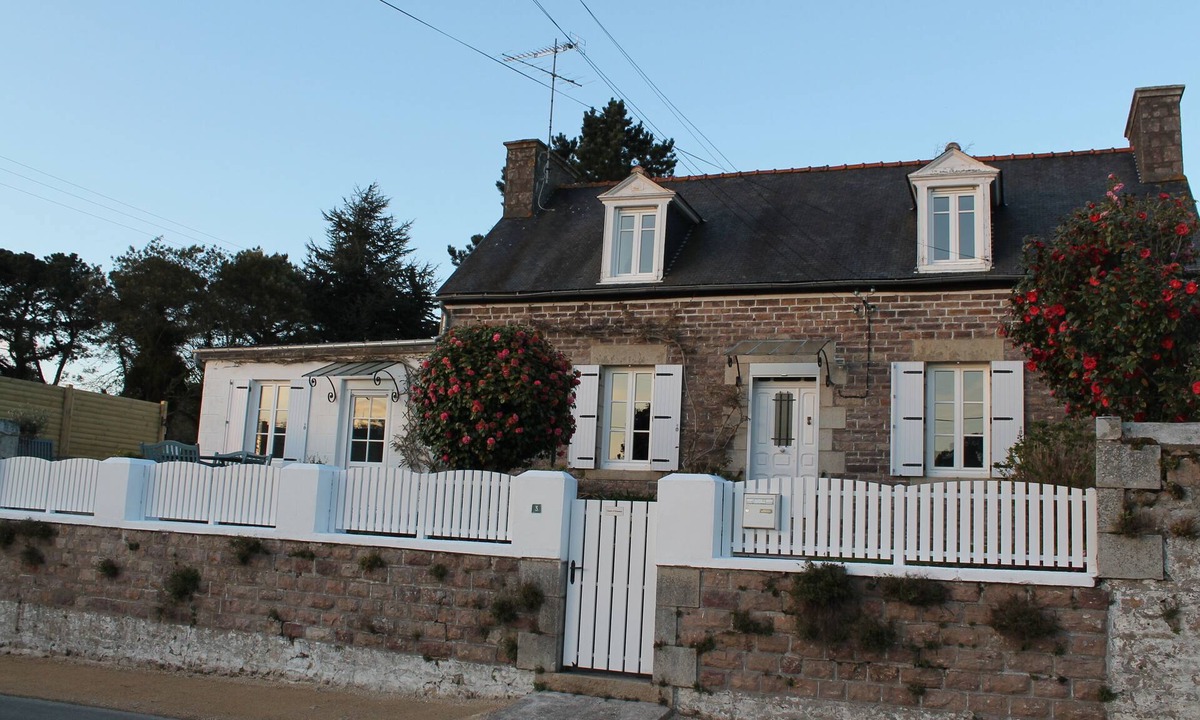 Paimpol House | Character cottage, quiet, near GR34, WIFI
