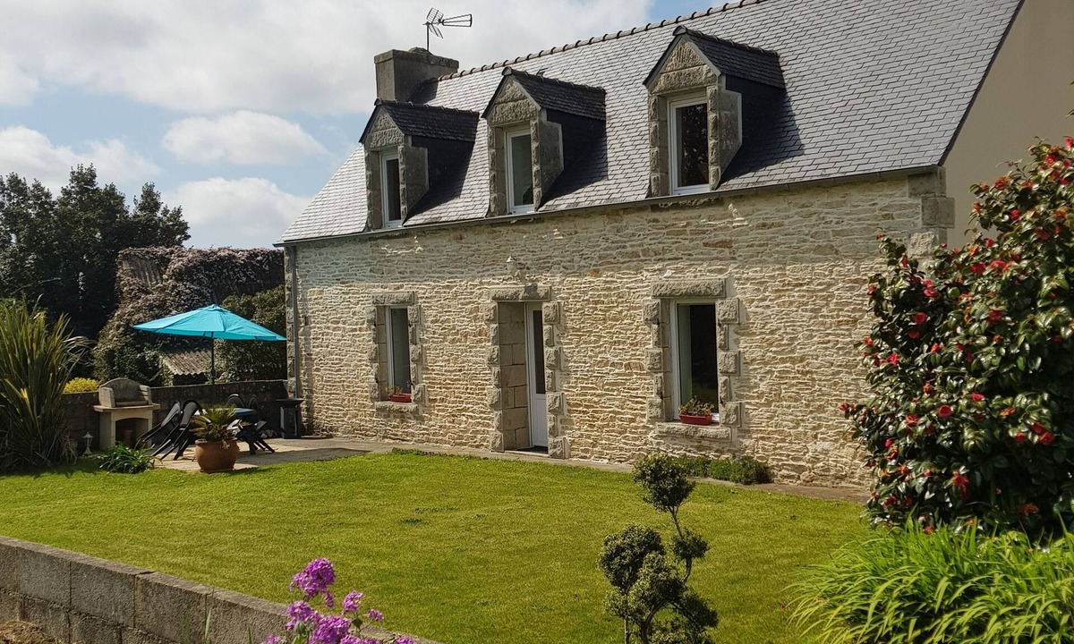 Plogastel-Saint-Germain House | Character house in the countryside between town and sea