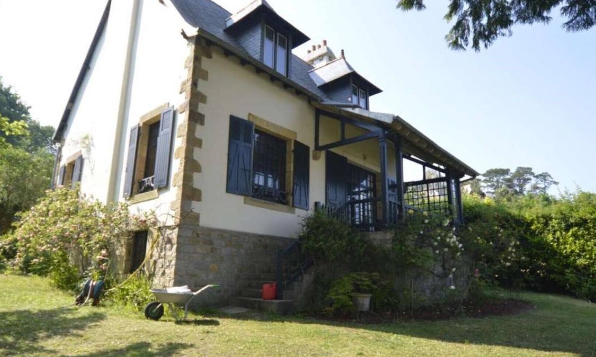 Morgat Villa | CHARACTER VILLA FROM THE 1930S