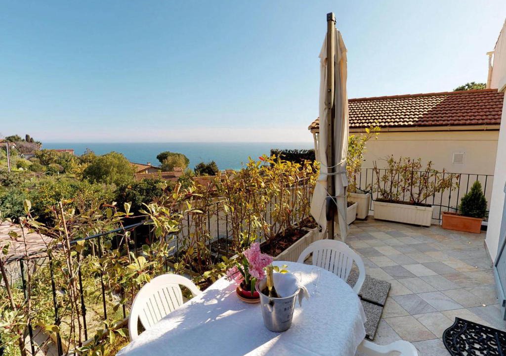 Menton Apartment | Charmant studio rénové avec terrasse, climatisation et WiFi gratuit - FR-1-196-166