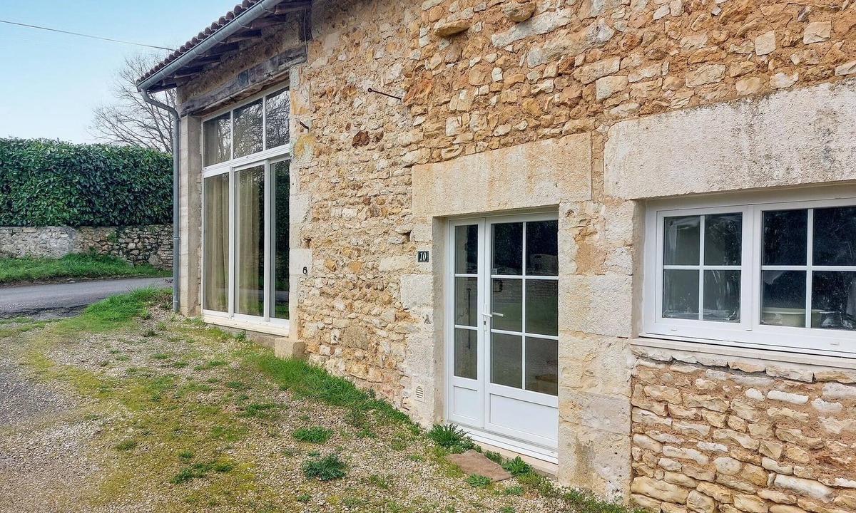 Saint-Gourson House | Charmante maison à la campagne