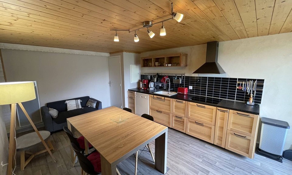Saint-Jacques-des-Blats Apartment | Charming duplex near slopes with balcony and parking