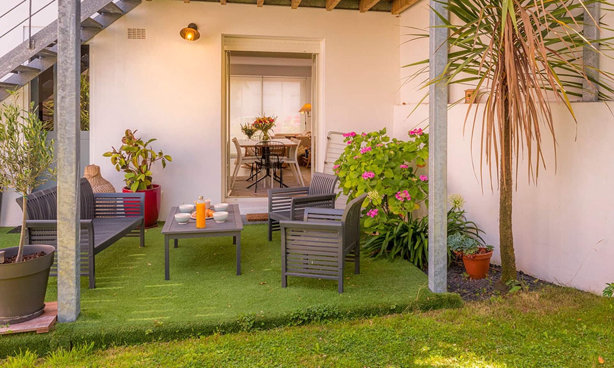 Larmor-Plage Apartment | Charming 2BR Garden Apartment 300m from Beach and Shops - Larmor-Plage