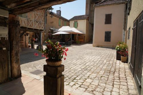 Tillac House | Charming 3 Bed with 2 Bath House in Medieval Village