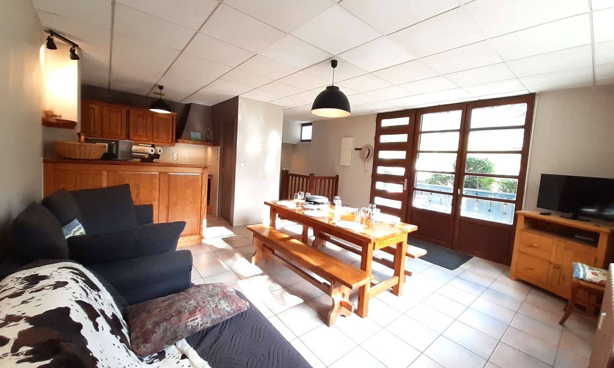 Vignec Apartment | Charming 3-Bedroom Souplex Apt for 7 with Terrace - Vignec, France