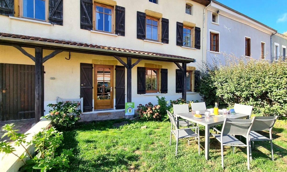 Saint-Haon-le-Chatel Cottage | Charming and Comfortable Cottage in Saint-Haon-le-Châtel, Pets Allowed