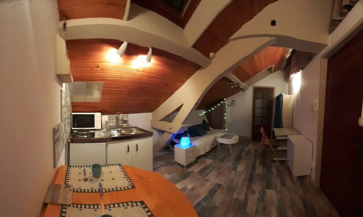 Chamalieres Apartment | Charming, Air-Conditioned and Cozy Studio—Perfect for Exploring Auvergne