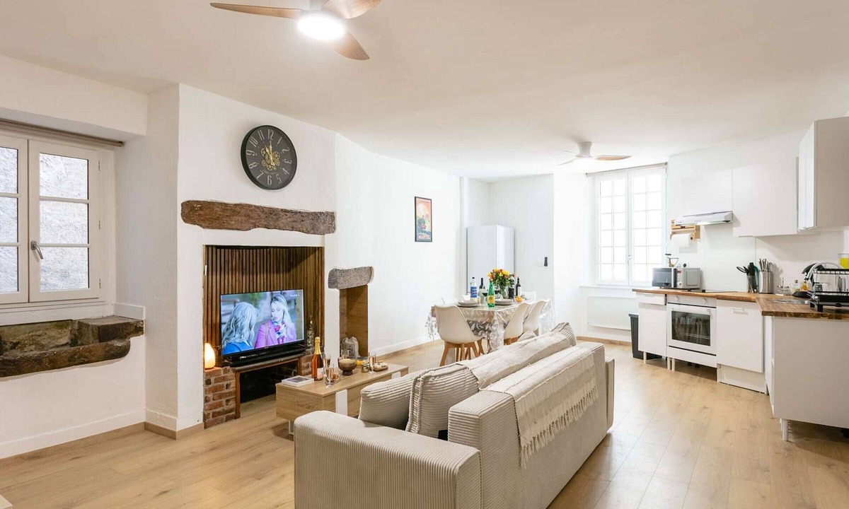 Martel Apartment | Charming apartment, 4 people, medieval village Martel, Pets allowed, Free WiFi