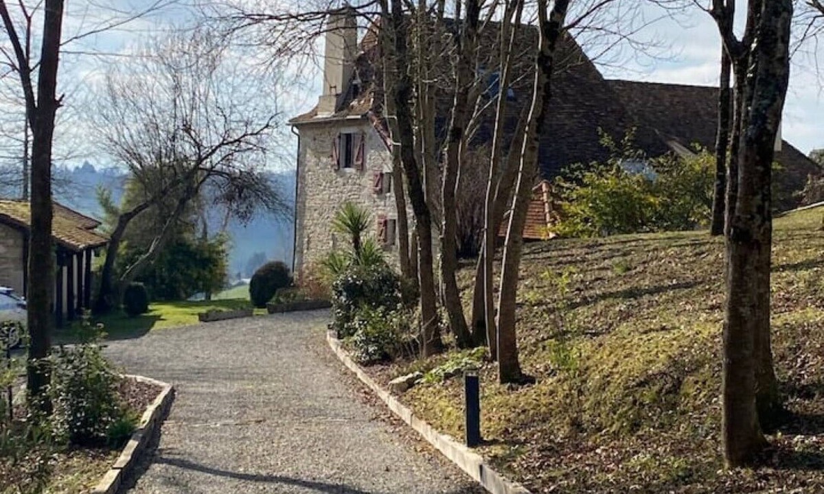Orriule House | Charming Bearnaise farmhouse with swimming pool