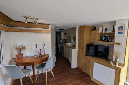 La Tranche-sur-Mer Ski Chalet | Charming chalet just steps from the sea