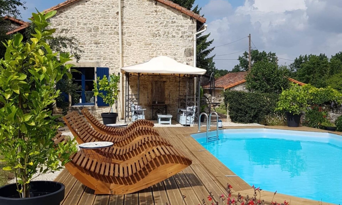 Bioussac Cottage | CHARMING COTTAGE WITH TERRACE OVERLOOKING THE COUNTRYSIDE