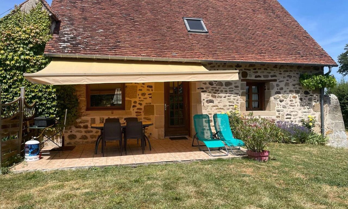 Bourbon-l'Archambault Cottage | Charming cottage, pets welcome - 4 guests