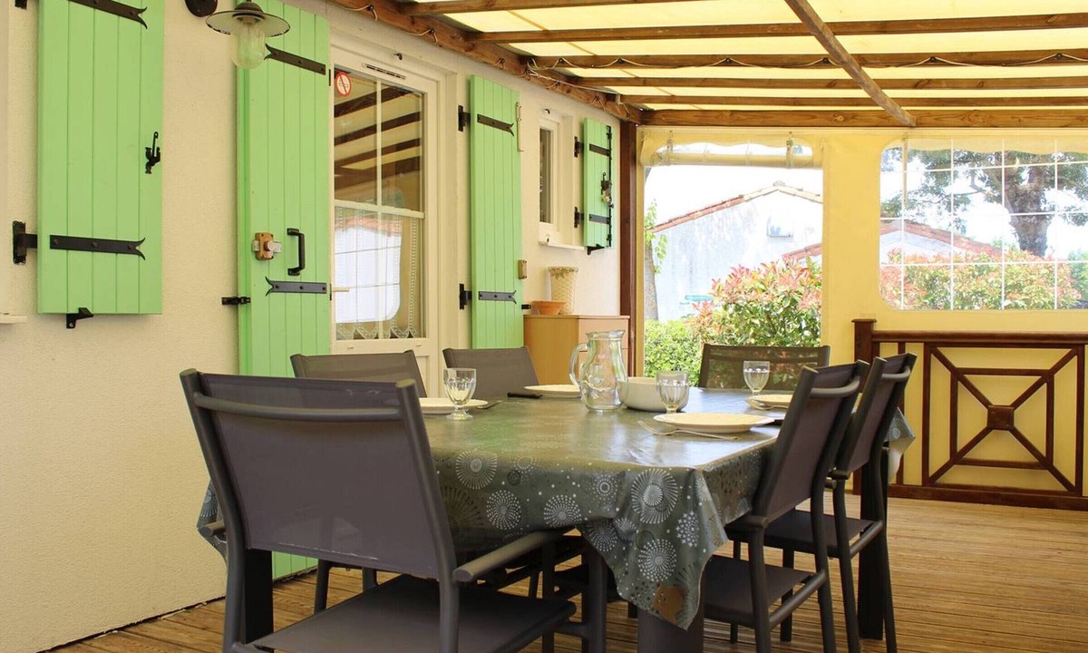 Saint-Pierre-d'Oleron Ski Chalet | Charming Cottage in Saint-Pierre-d'Oléron