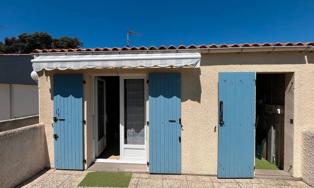 Saint-Trojan-les-Bains Apartment | Charming Studio in Saint Trojan with Private Terrace and Wi-Fi