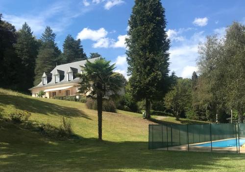 Gan Villa | Charming house, pool and Pyrenees view