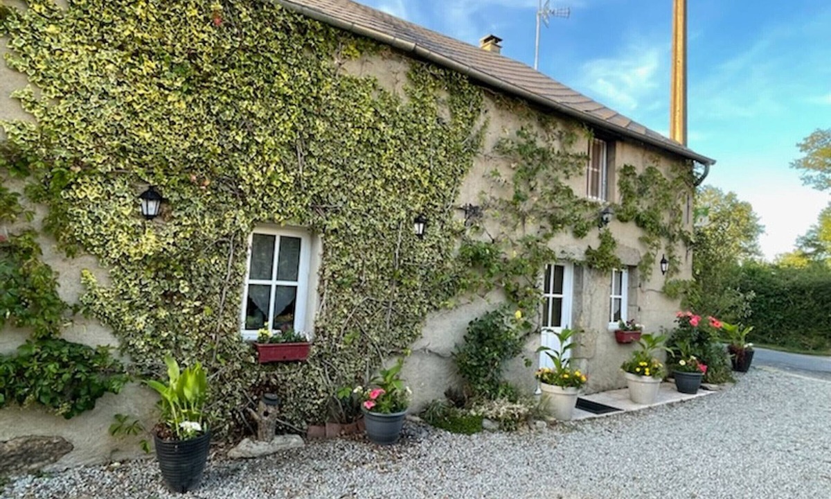 La Petite-Marche Cottage | Charming independent cottage with enclosed garden, pets allowed
