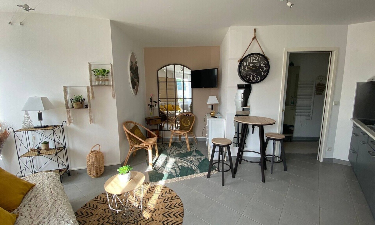 Le Chateau-d'Oleron Apartment | Charming studio just steps from the beach and town center – Ideal for a relaxing stay