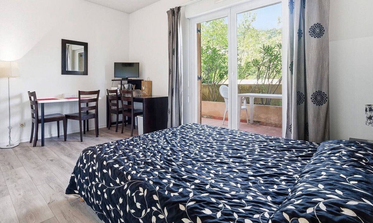 Grasse Apartment | Charming Studio - Sleeps 2 - bright