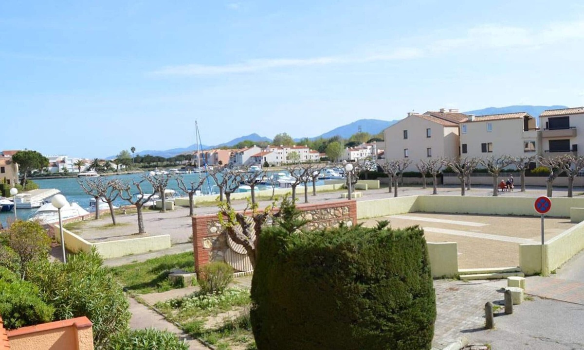 Saint-Cyprien Plage Apartment | Charming Studio with Balcony, Parking & Near Beach - Sleeps 4 in Saint Cyprien