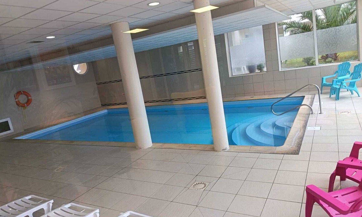 Plougonvelin Apartment | Charming T2 apartment opposite the beach, with swimming pool, sauna, parking and small sea view.