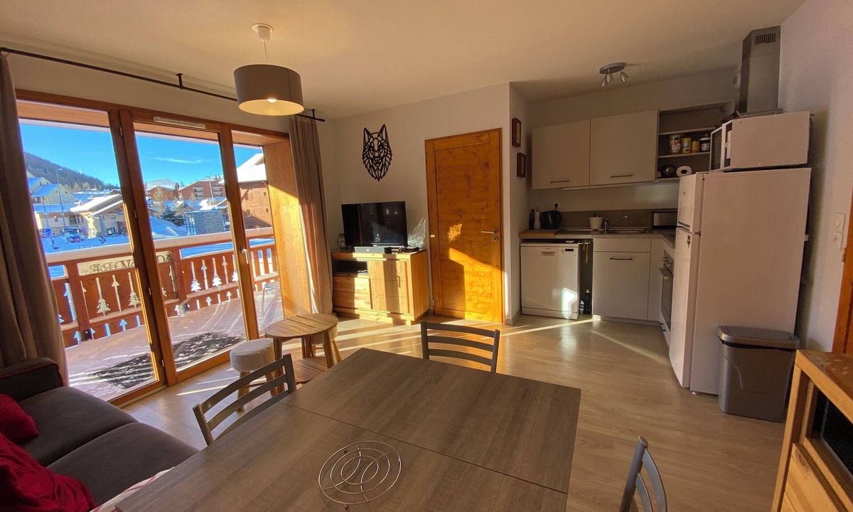 La Joue du Loup Apartment | Charming T3 in a residence close to the slopes and shops South-facing balcony