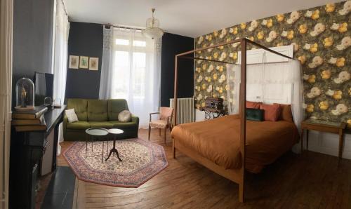 Gannat House | Chez Mary Studio - Romance chez Sir Guillaume