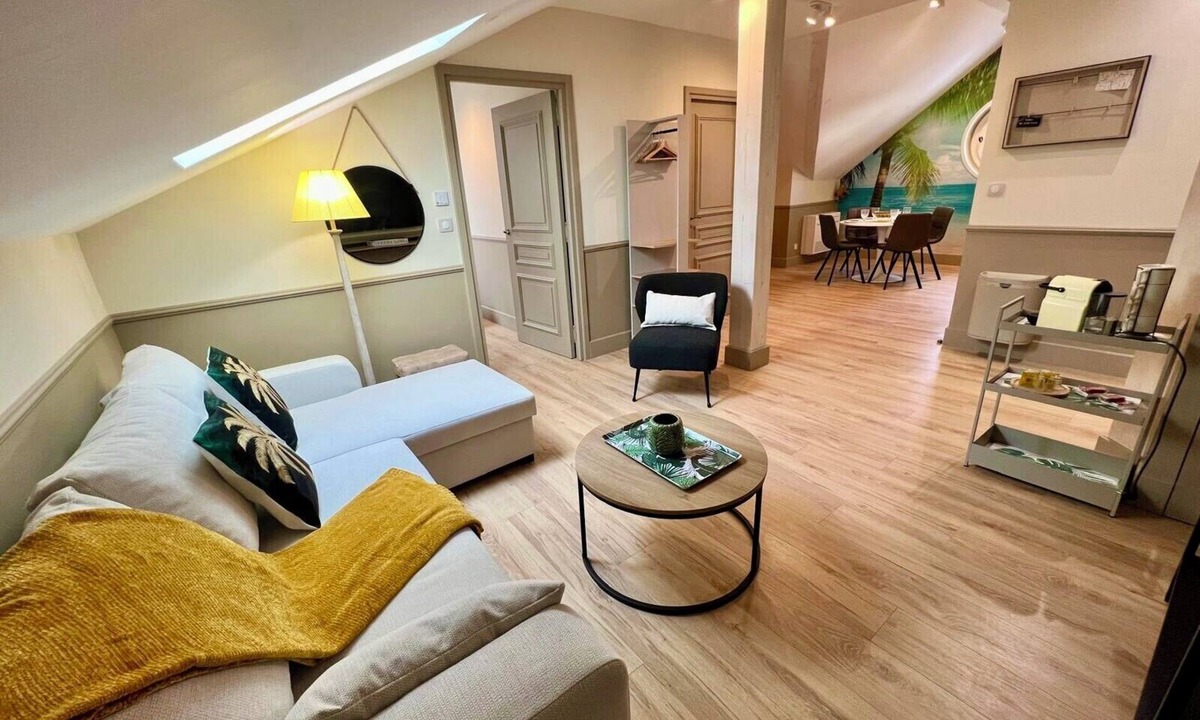 Hyeres City Centre Apartment | Chic apartment between the sea and palm trees