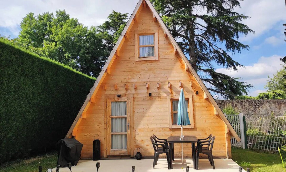 Pontacq Cabin | Chic, cozy 35m² tepee with swimming pool in Pontacq near Lourdes.