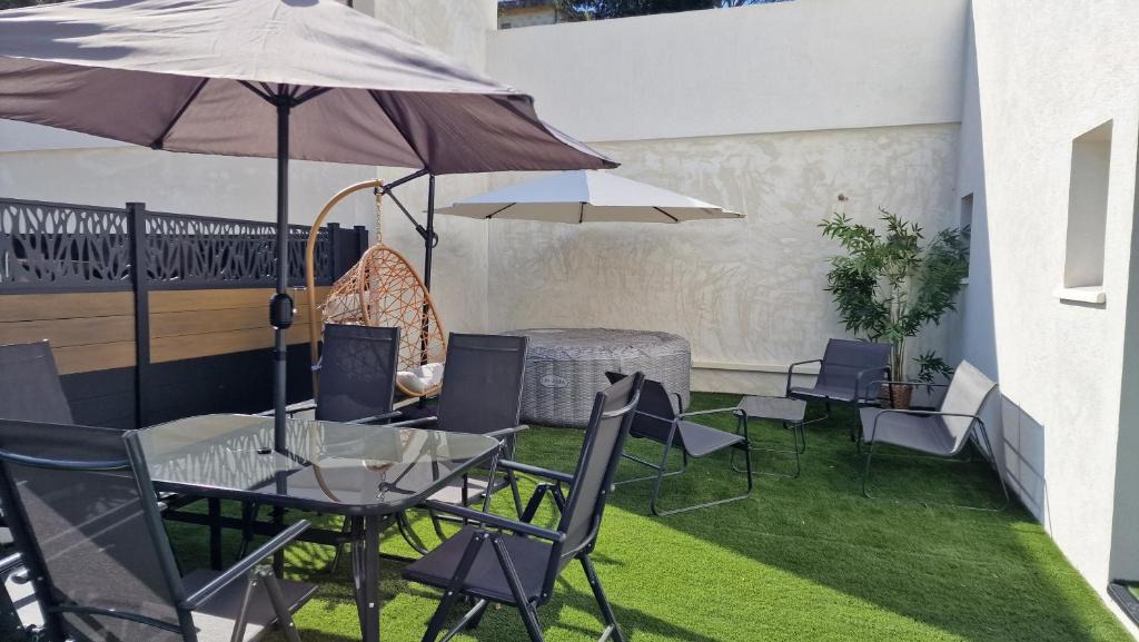 Carnoux-en-Provence Apartment | Cocooning LE MUGEL aux portes des calanques de Cassis & SPA