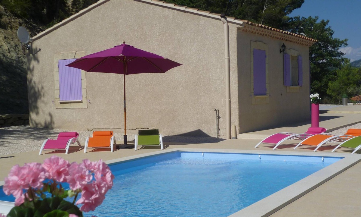 Entrechaux Villa | Comfortable 3-star villa 5 minutes from Vaison la Romaine