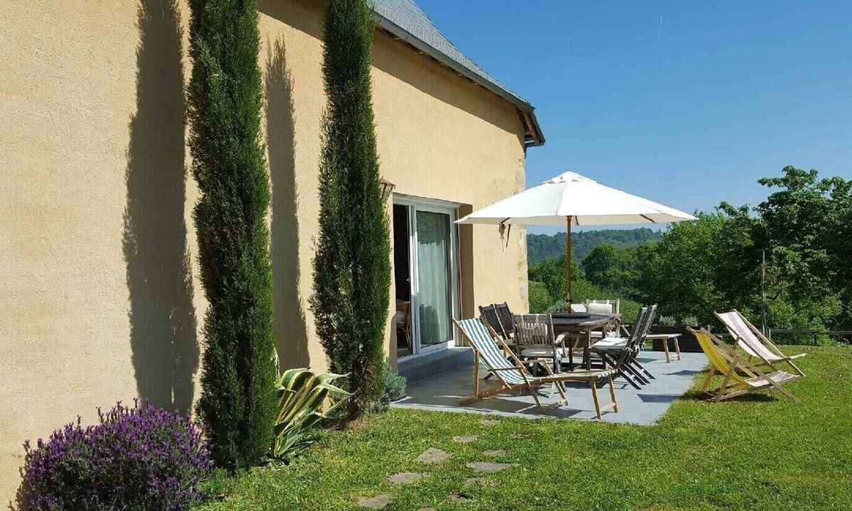 Lucq-de-Bearn Cottage | Comfortable Castagnet vacation rental with a garden surrounded by vineyards, nestled in the heart of nature