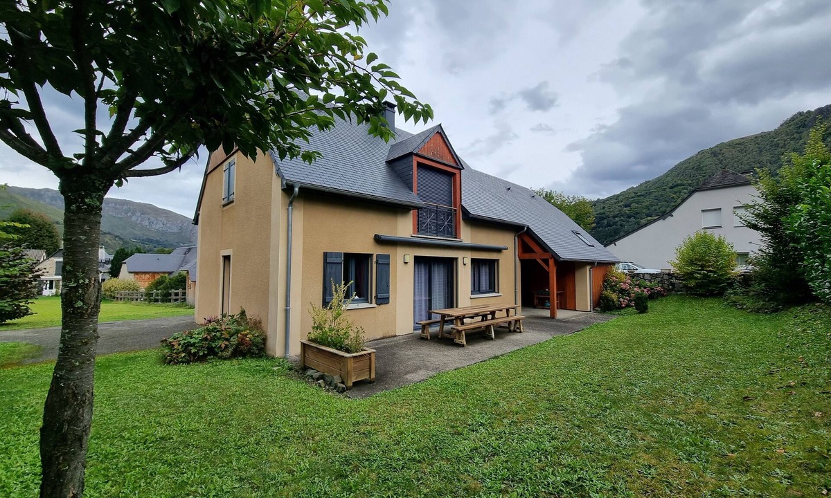 Arrens-Marsous House | Comfortable gîte in the heart of the Pyrenees in a village close to activities