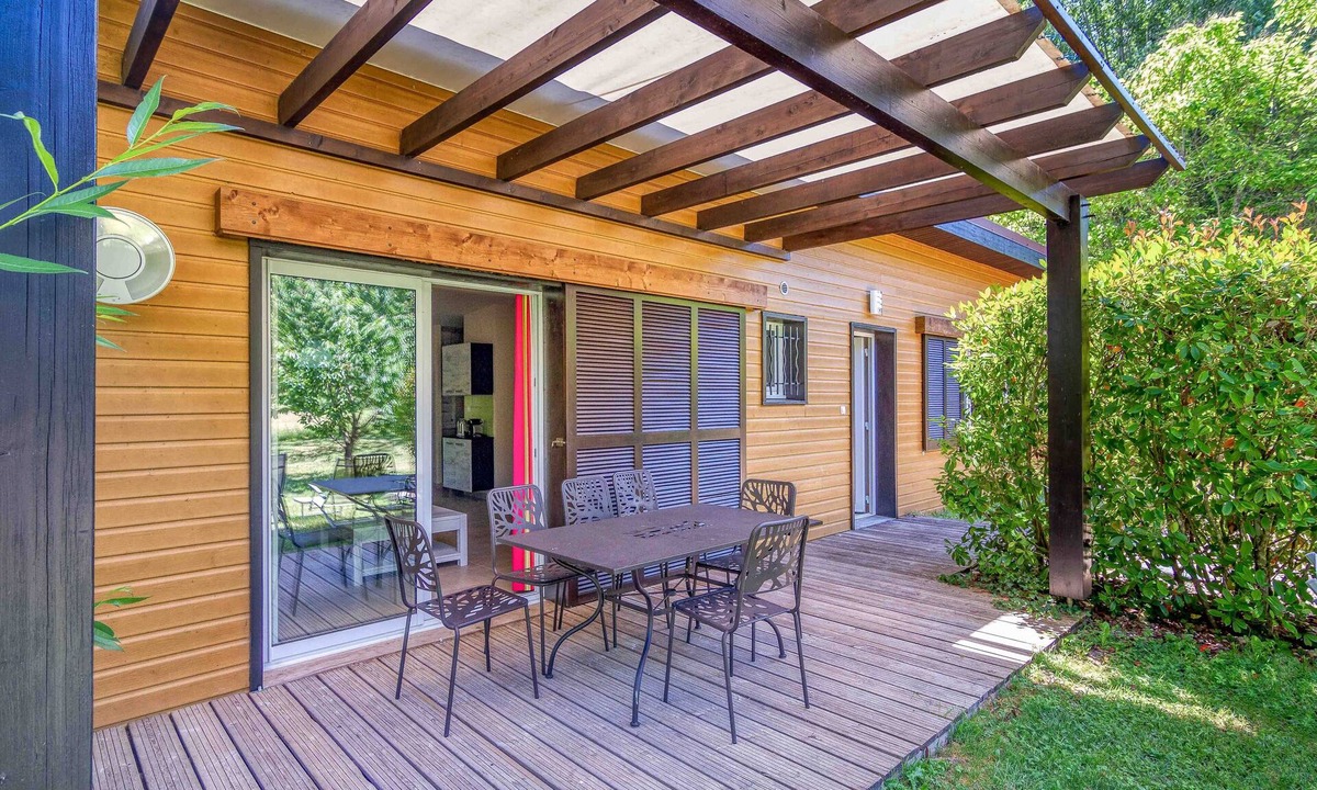 Sarlat-la-Caneda Ski Chalet | Comfortable single-storey chalet with swimming pool, garden, terrace and parking.