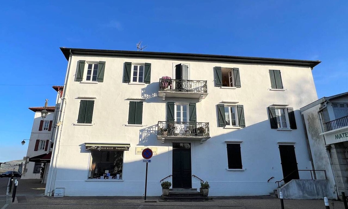 Cambo-les-Bains Apartment | Comfortable T2 downtown with pets allowed and Wi-Fi