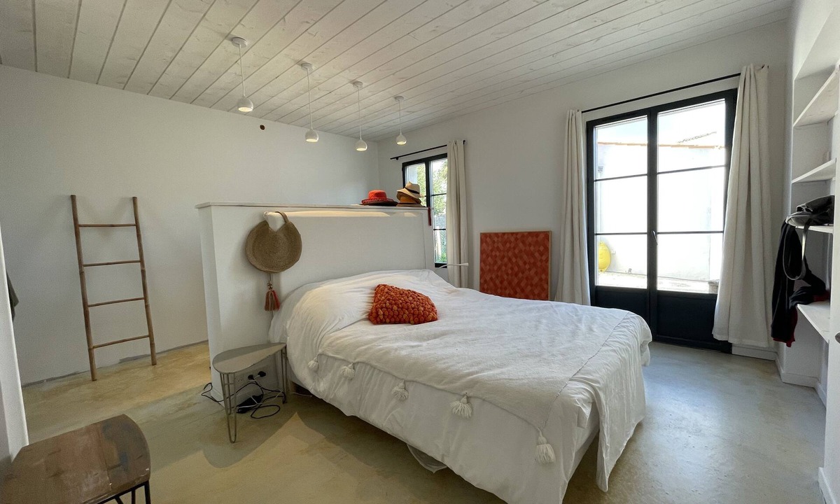 L'Echardiere House | Completely renovated old winery in a typical island village