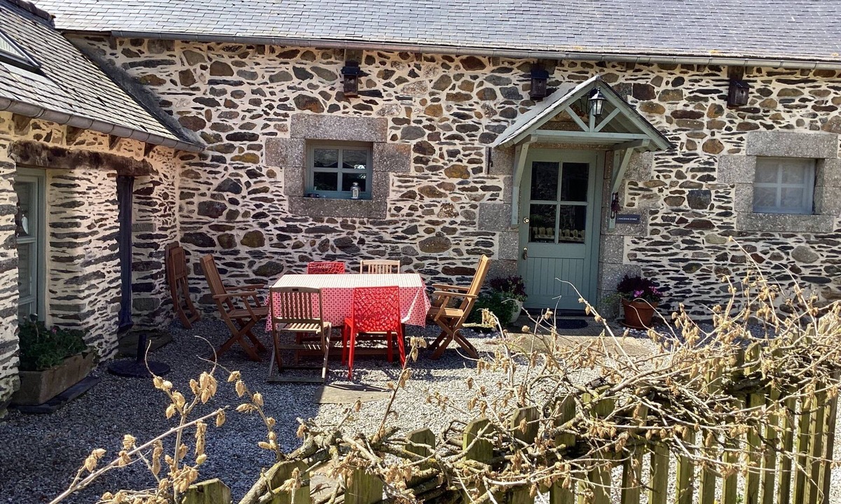Saint-Martin-des-Pres Cottage | Connect with nature in this beautiful cottage with private, heated swimming pool
