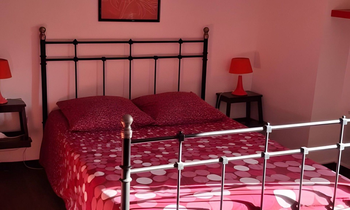 Montbrun-les-Bains Apartment | 'Coquelicot' Room with Mountain View, Shared Terrace, and Wi-Fi