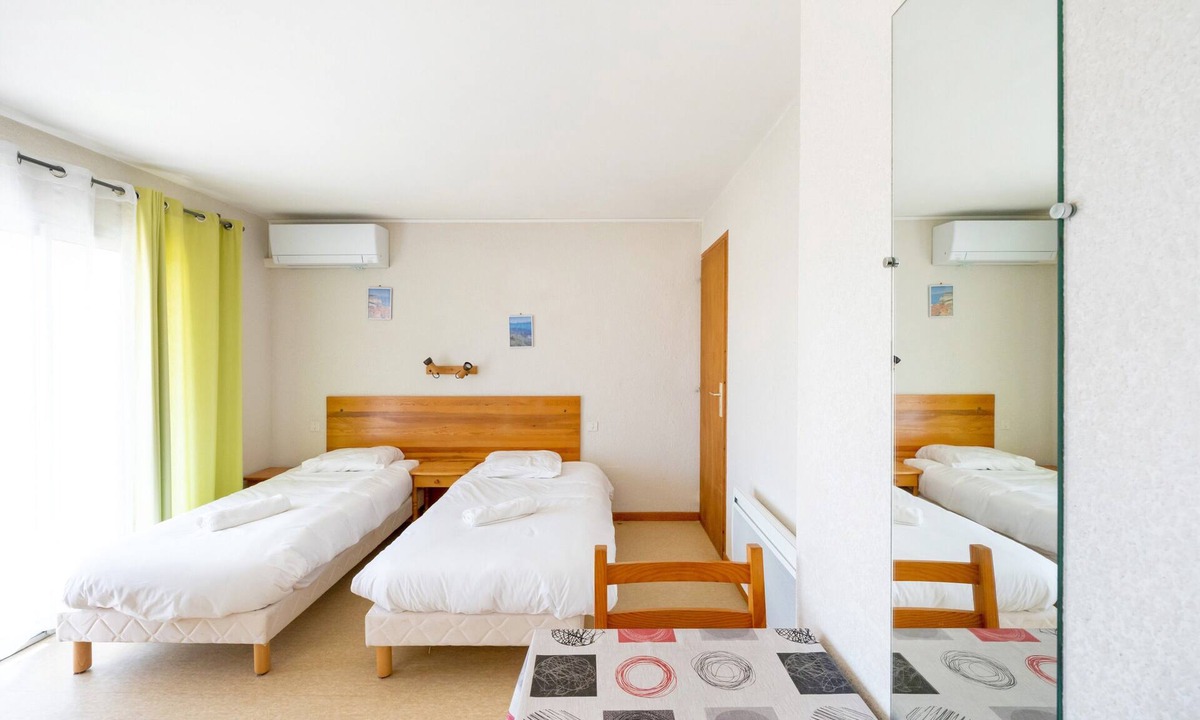 Barbotan-les-Thermes Apartment | Cosy Studio with Balcony, Air Conditioning & Pool Table – Cazaubon