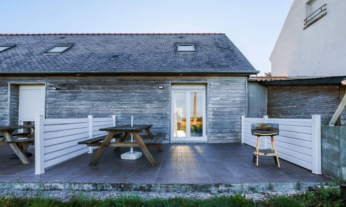Cast House | Cottage "Gite Triskel" with Private Terrace, Shared Garden & Wi-Fi